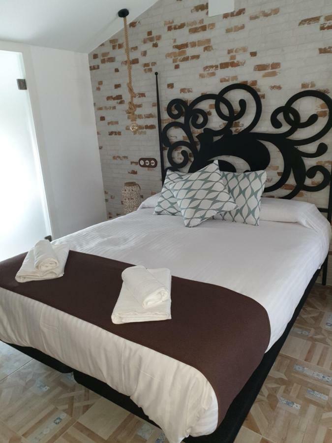 Apartamentos Hostal Cabanas Carboneras de Guadazaon Exterior photo